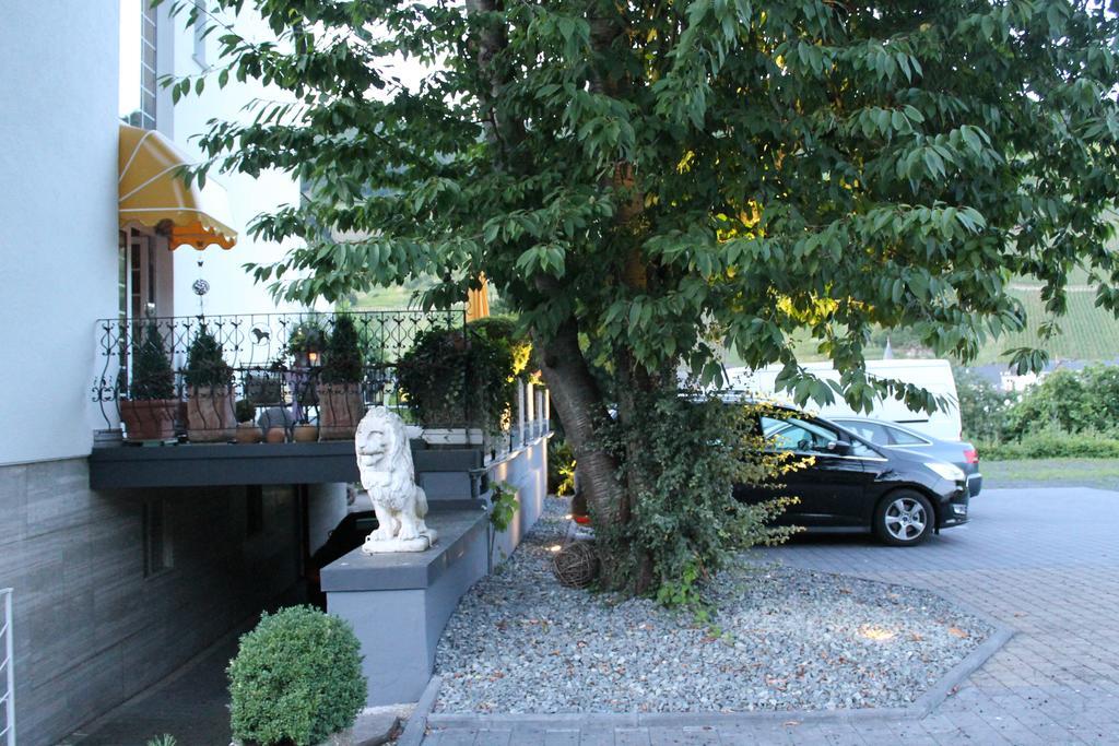 Haus Marientaler Au Gbr Hotel Zell an der Mosel Exterior photo