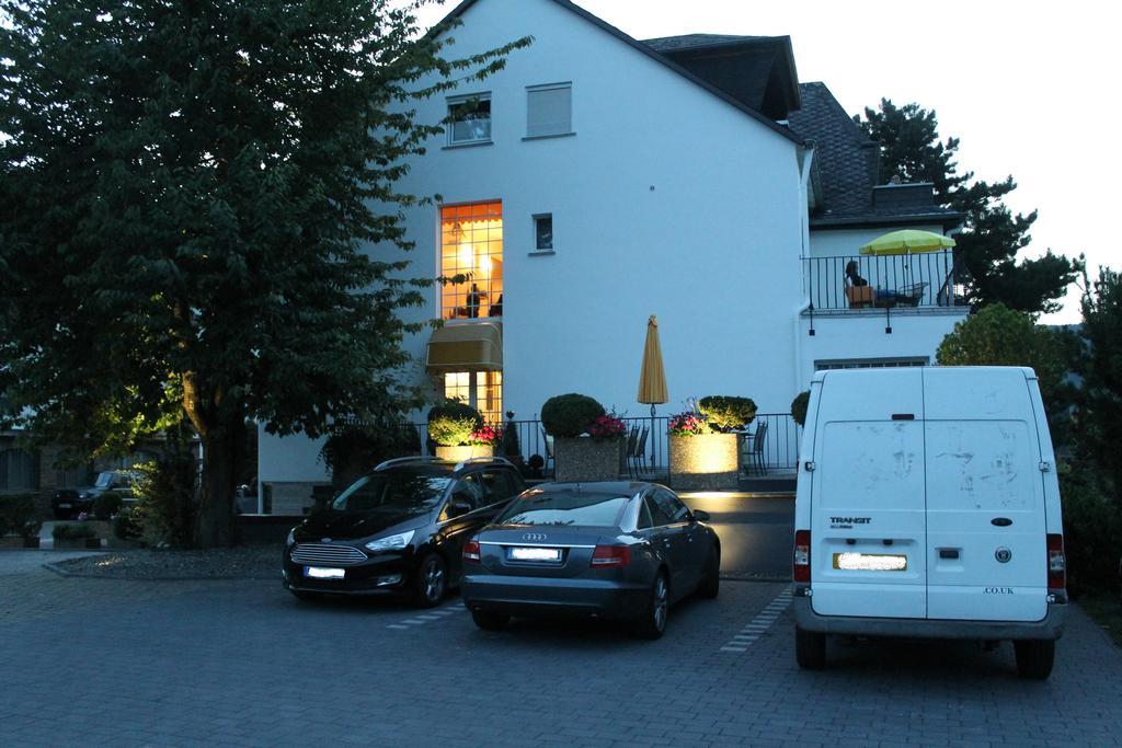 Haus Marientaler Au Gbr Hotel Zell an der Mosel Exterior photo